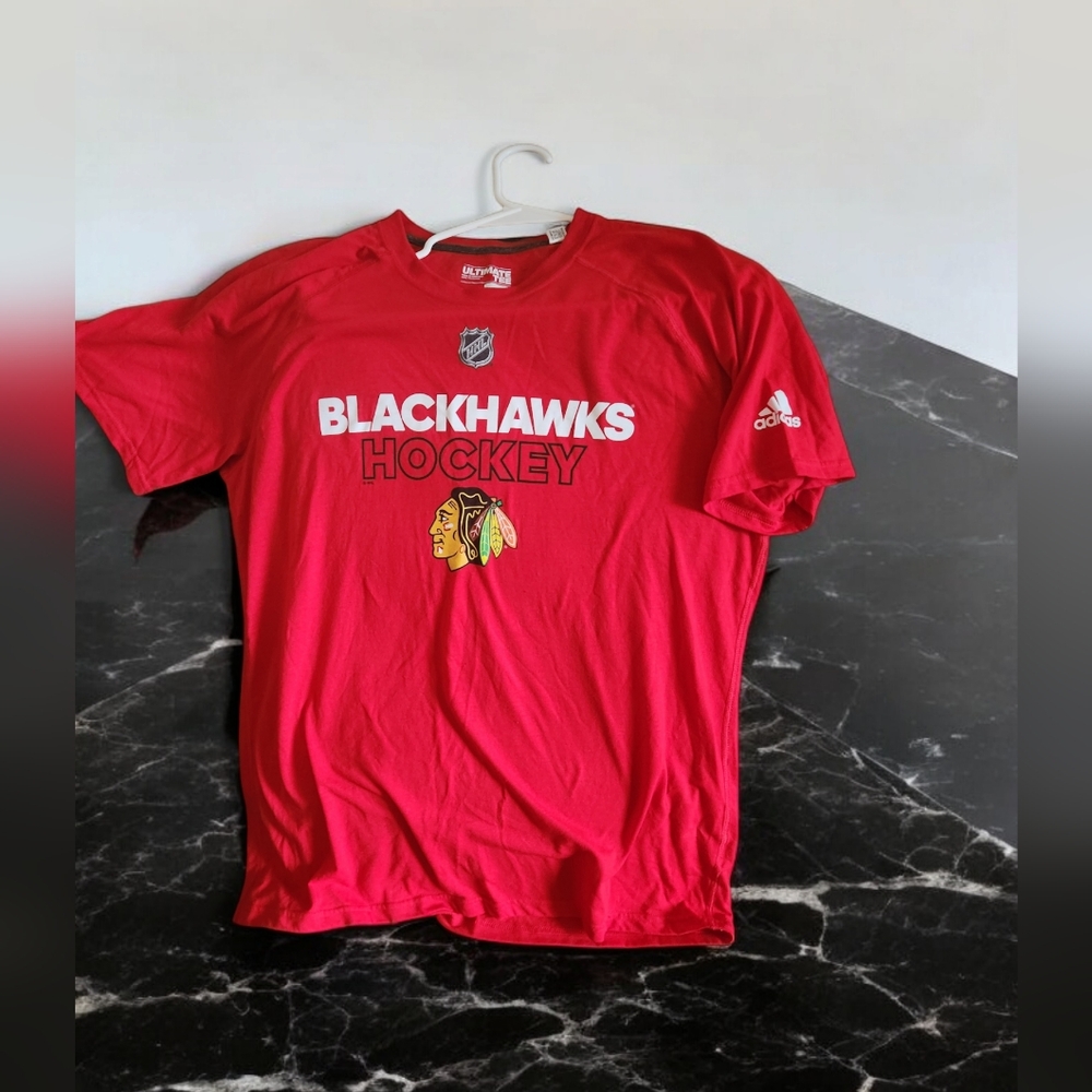 Adidas NHL BlackHawks Hockey T-Shirt. XL